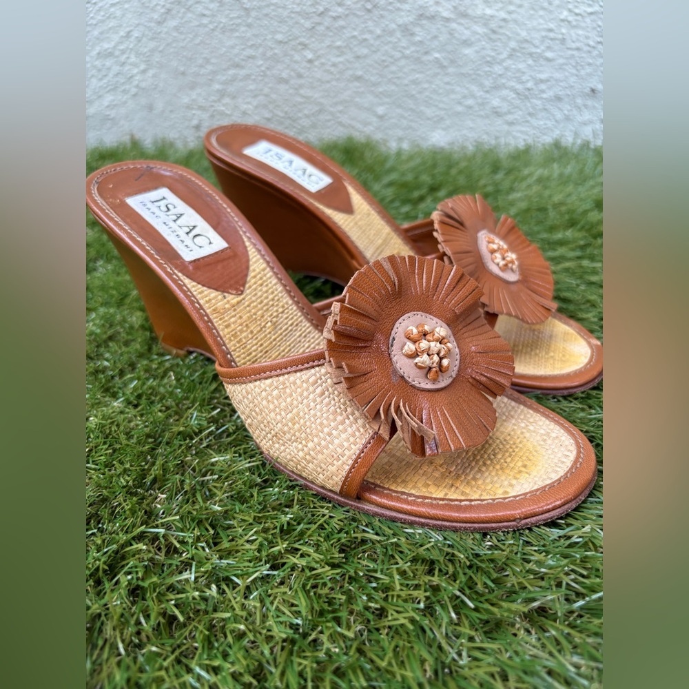 Vintage Isaac Mizrahi Raffia and Leather Wedge Sandal Size 6 Made In Italy